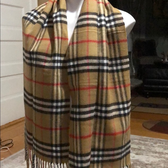 Accessories - Fashionable scarf